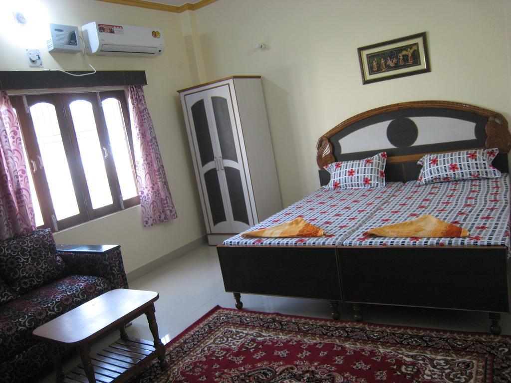 Krishna Paying Guest House Варанаси Стая снимка